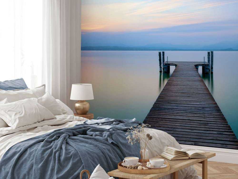 Steg bei Sonnenuntergang