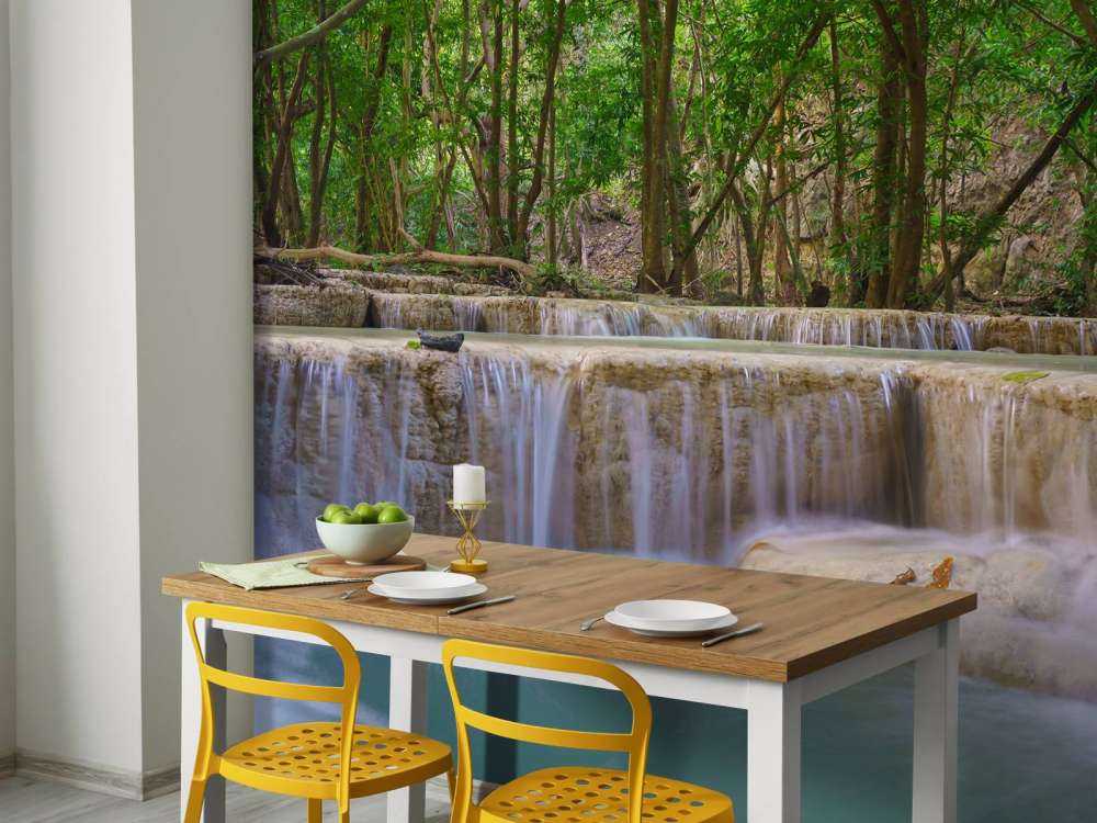 Wasserfall im tiefen Regenwald