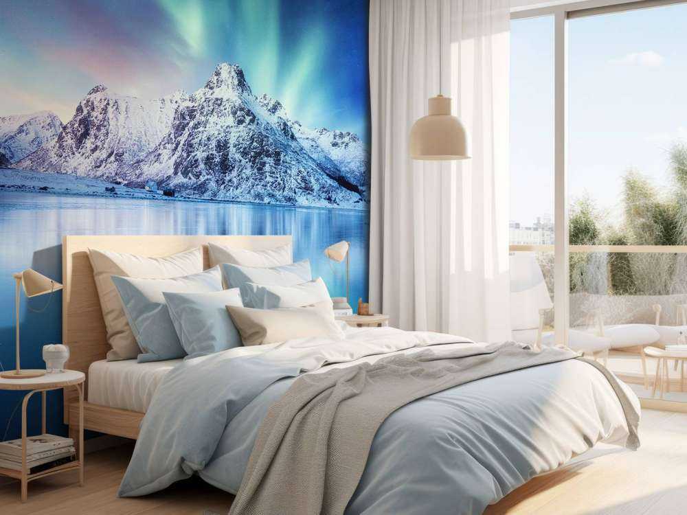 Nordlicht über einem zugefrorenen Ozean und Bergen