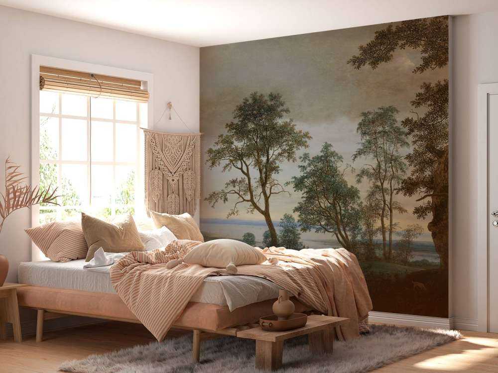 Flusslandschaft durch Bäume gesehen