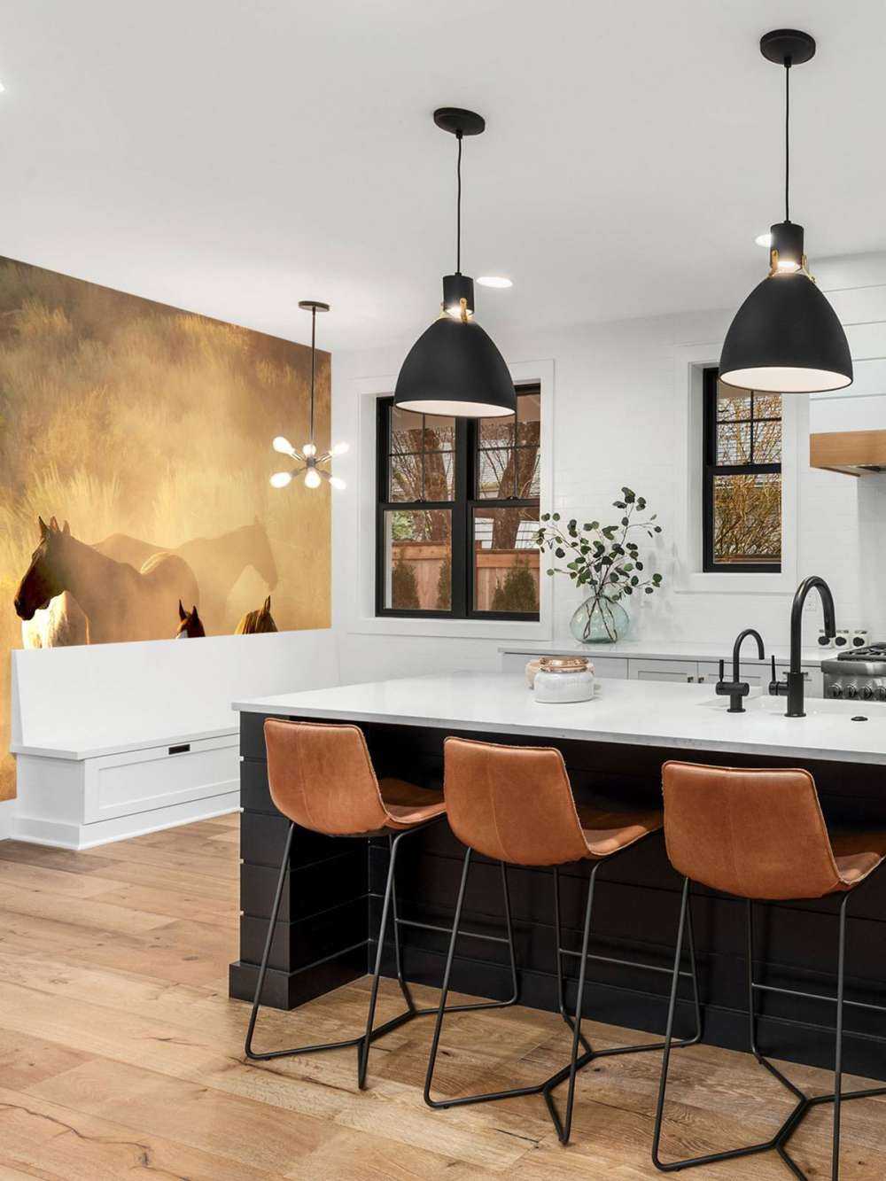 Pferde während des Sonnenuntergangs