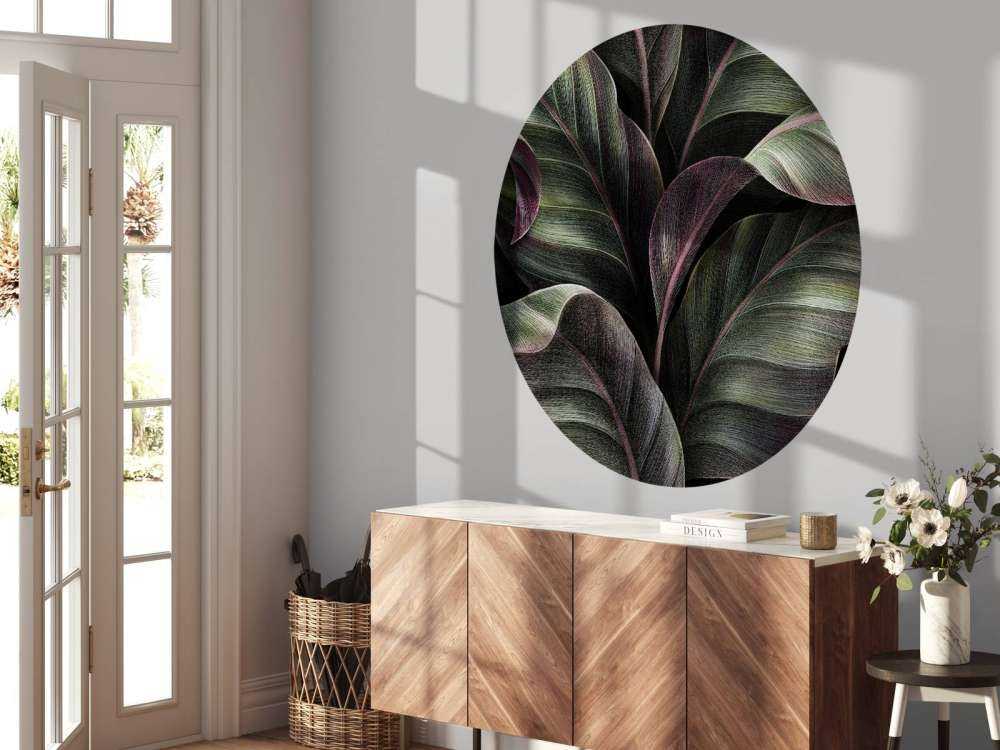 Blätter mit dunklem Hintergrund