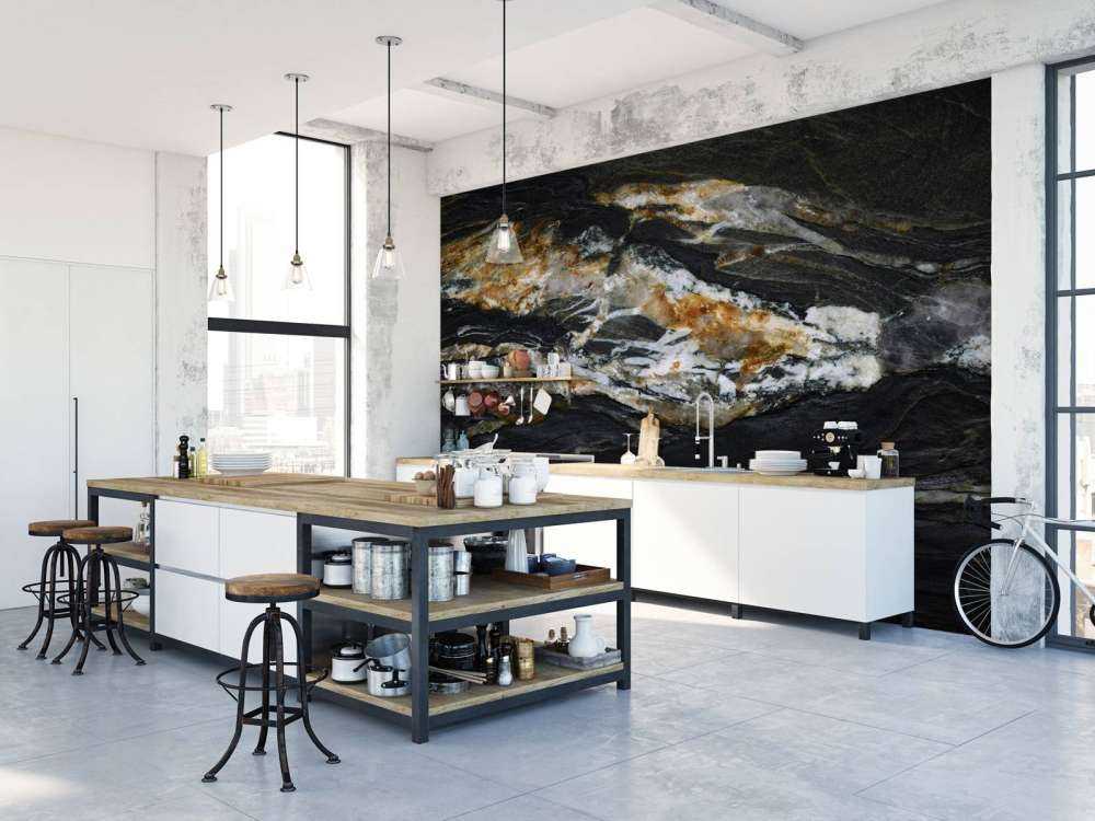 Schwarzer Marmor mit Relief