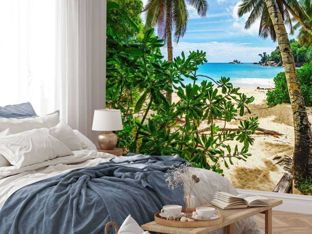 Strand zwischen den Palmen