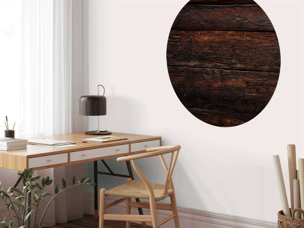 Dunkel gebranntes Holz