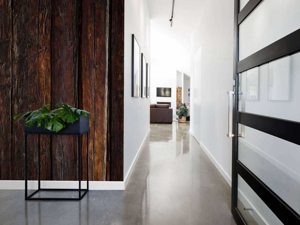 Gebranntes dunkles Holz