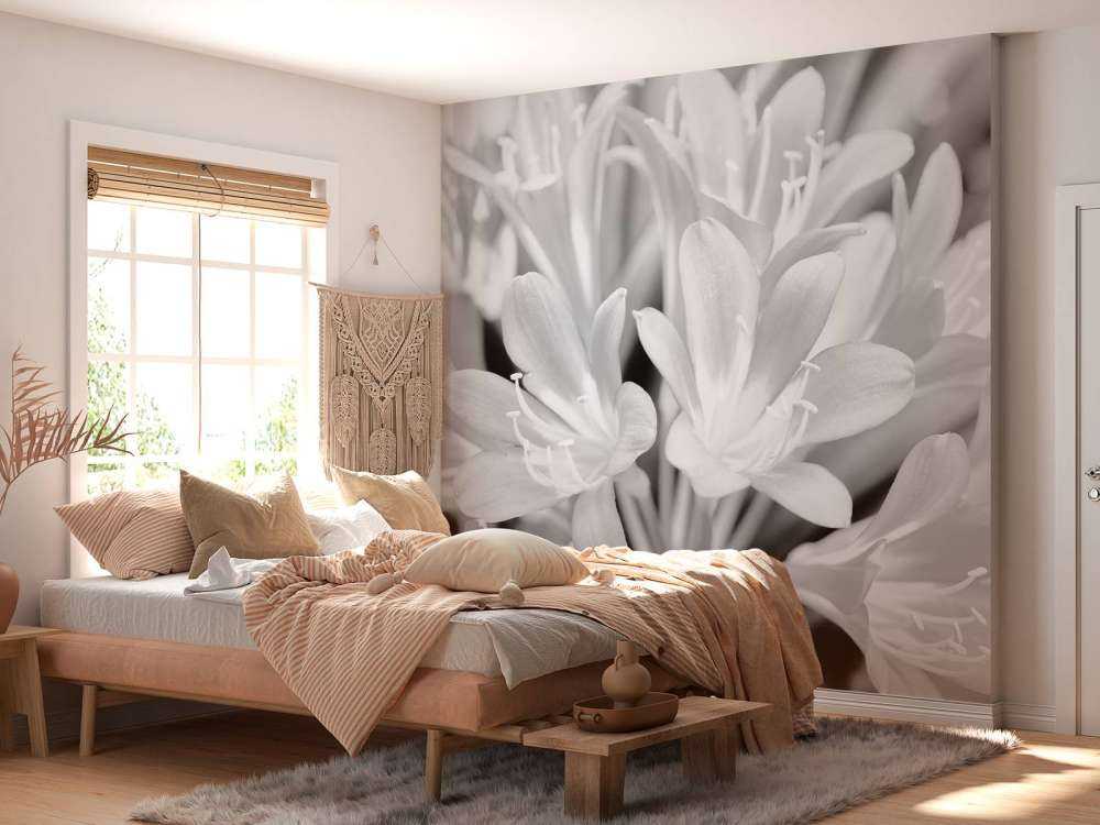 Blühende Blumen, schwarz und weiß