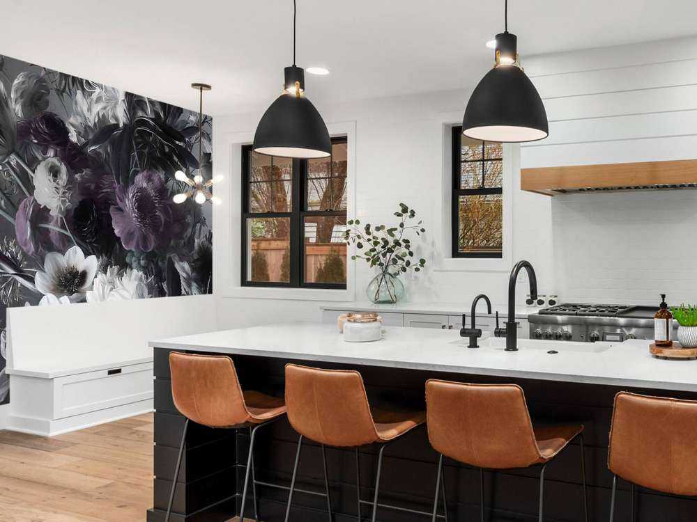 Großer Strauß mit Anemonen in Lila