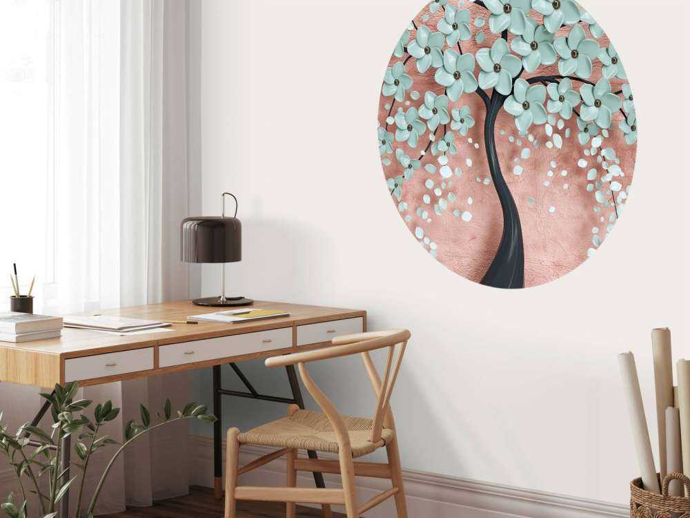 Schwarzer Fantasiebaum mit Minzblüten